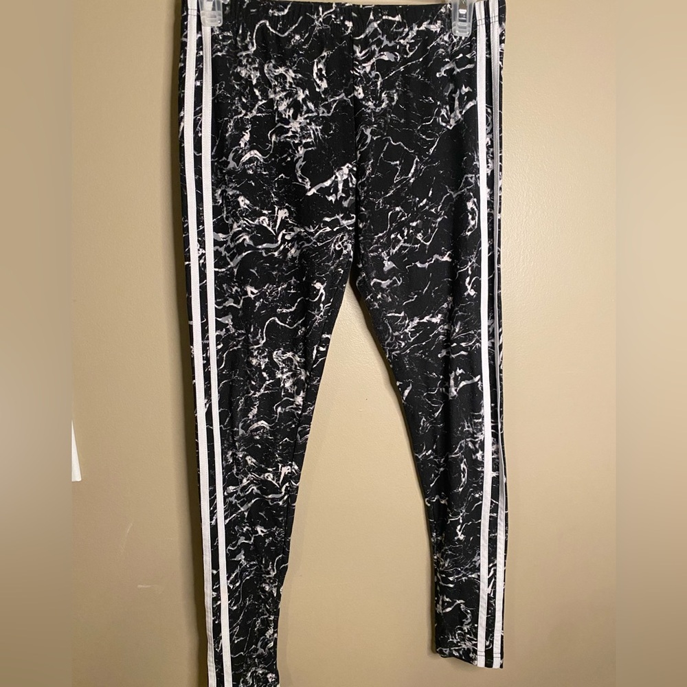 black and white printed leggings